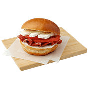 Brioche με σαλάμι αέρος, φέτα, ντομάτα, μαγιονέζα